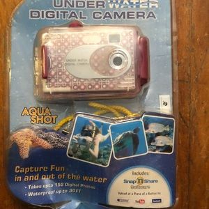 Digital Concepts AquaShot VGA Underwater Digital Camera